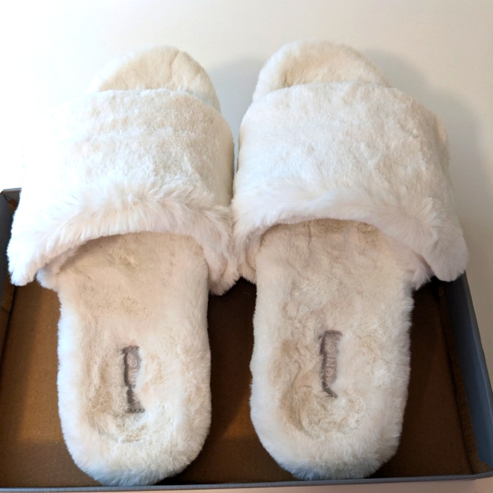 Vionic Dream faux fur slippers 8.5